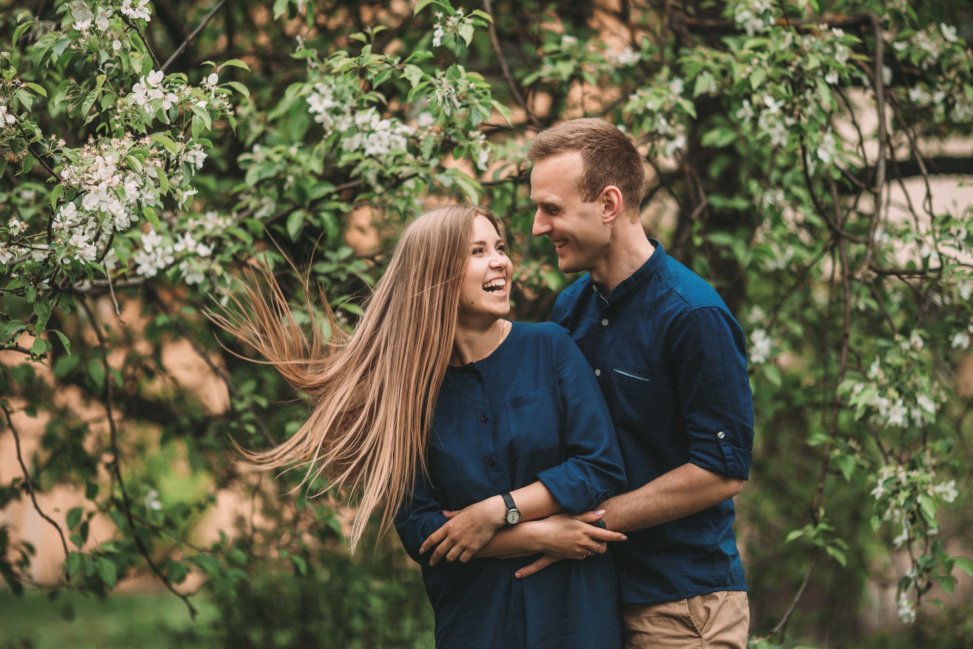 A relaxed couple outdoors